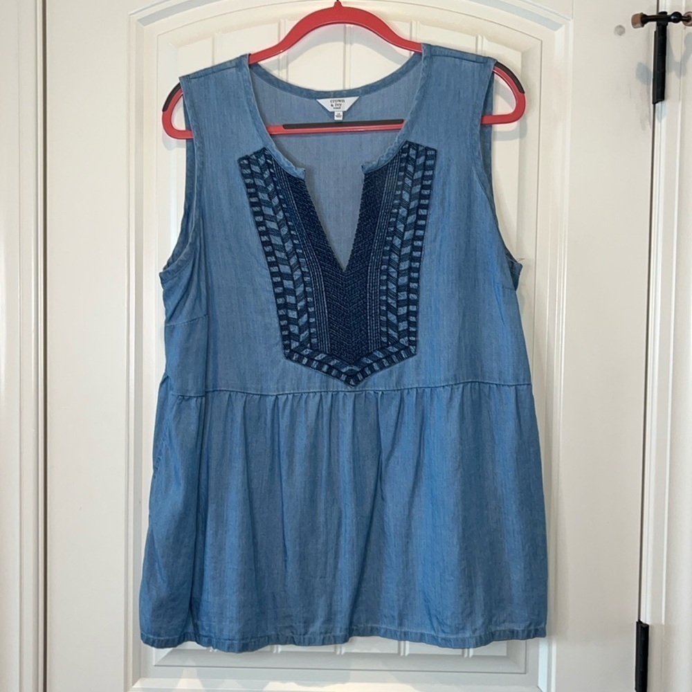 Chambray sleeveless peplum navy embroidered top shirt 1X Crown& Ivy costal